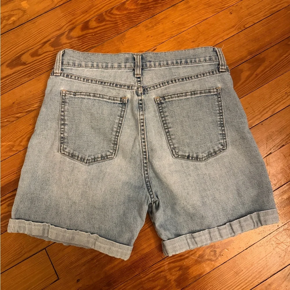 GAP Denim 5” Relaxed Shorts Size 26 Light Wash Casual Summer Staple